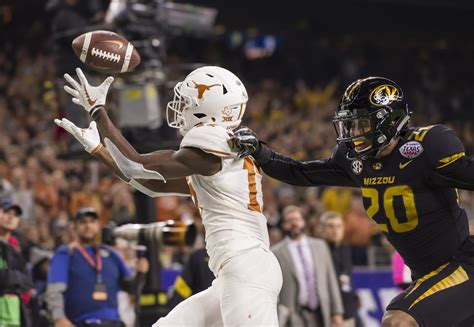 Photo Gallery – Longhorns win Texas Bowl by