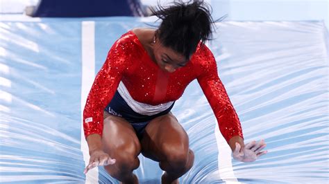 A Simone Biles injury revealed in 'Simone vs. Herself' could explain ...