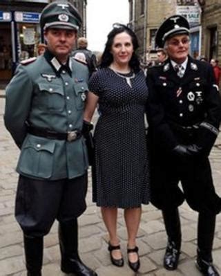 Nazi SS uniforms at Haworth 1940s event 'offensive' - BBC News