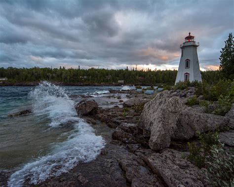 Tobermory Lighthouse At Sunset Photograph by Richard Kitchen