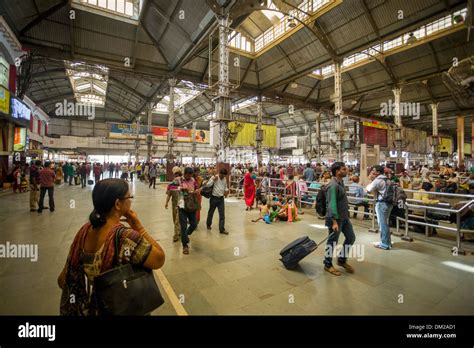 Calcutta (Kolkata), India train station Stock Photo: 63976333 - Alamy