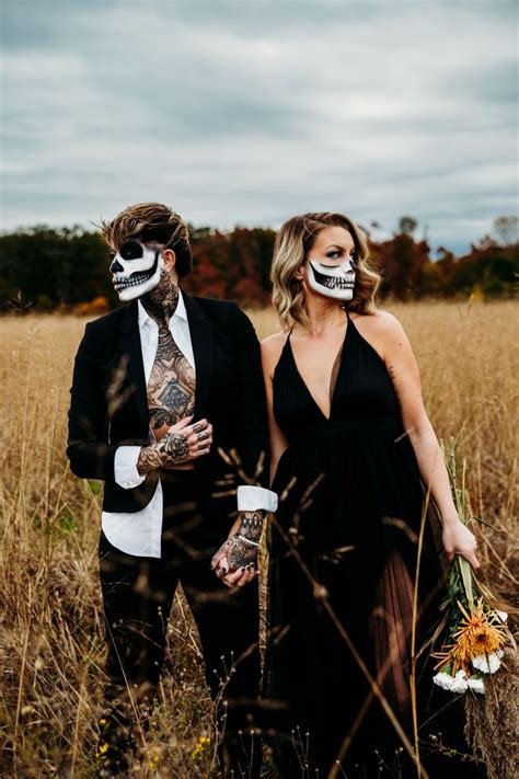 Spooky Skeleton Couple 💀 | Halloween photoshoot, Couple halloween, Couples photoshoot