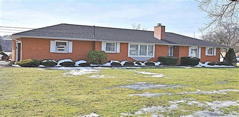 4890 Lakeview Dr, Hermitage, PA 16148 | Zillow