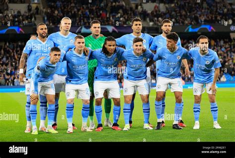 The Manchester City team at the start of the UEFA Champions League ...