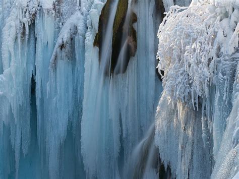 How to visit the frozen Plitvice Lakes in winter - Adventurous Miriam