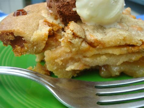 Pie Meets Cookie: Pookie, a Cookie-Coated Pie — Jessie Unicorn Moore