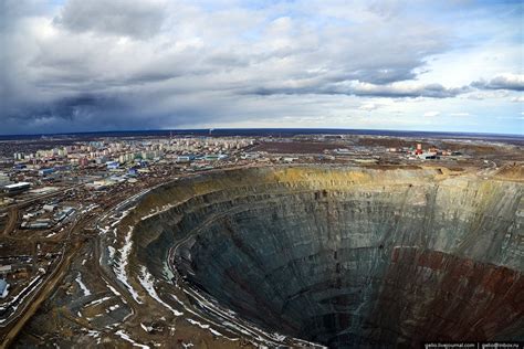 The Huge Diamond Mine That Helped Build The Soviet Union | Gizmodo Australia