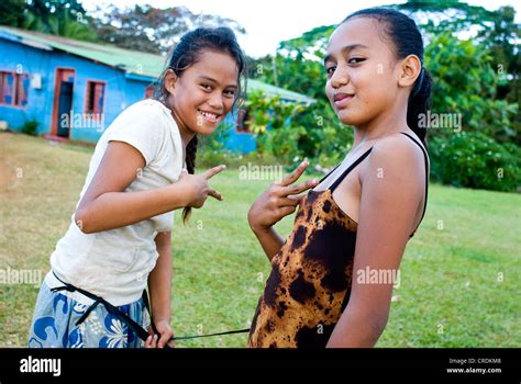 girls on Atiu Cook Islands Stock Photo - Alamy