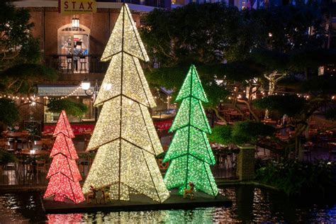 The Amazing 2021 Gaylord Opryland Christmas Event is Here!