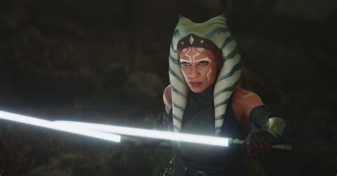 Why does Ahsoka Tano have white lightsabers? – The Courier