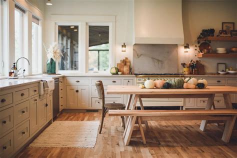 Dave and Jenny Marrs's Farmhouse Kitchen | Fixer to Fabulous | HGTV