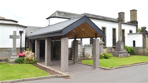 Funeral director Fosters buys Paisley crematorium - BBC News