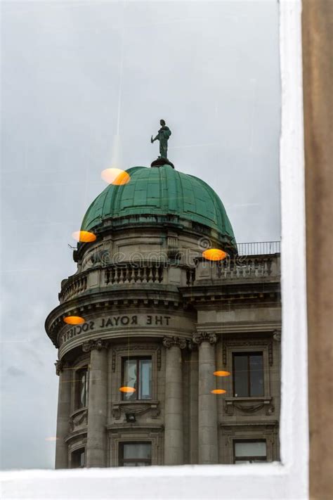 Reflection of the Royal Society of Edinburgh Editorial Photo - Image of building, lifestyle ...