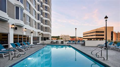 Experience Hilton Kansas City Country Club Plaza | Iconic Hotel & Location