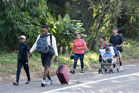 Migrant caravan in southern Mexico marks Christmas Day by trudging ...