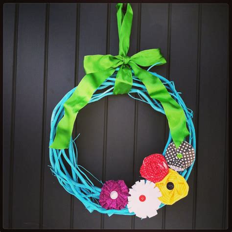 Easter Wreath (spring wreath). This colorful wreath is easy! The base ...