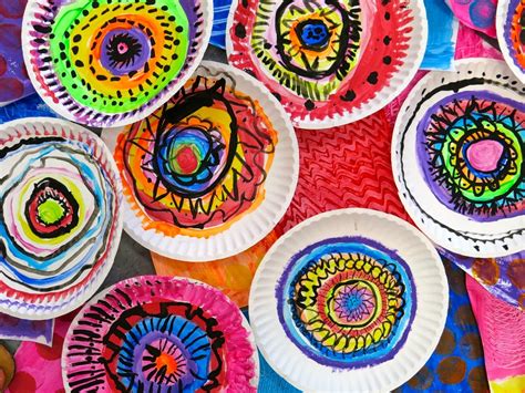 IMG_0429.JPG 1,600×1,200 pixels | Dot day, Elementary art projects, Paper plate art