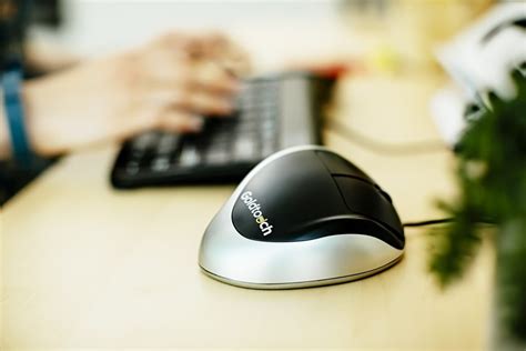 7 Benefits of an Ergonomic Mouse | Goldtouch