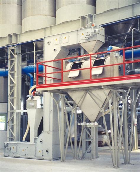 Continuous Bucket Conveyors for Powder & Bulk Material | NERAK Systems