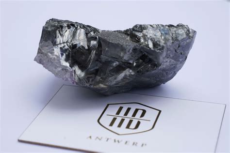 Massive uncut diamond unveiled in New York | Reuters