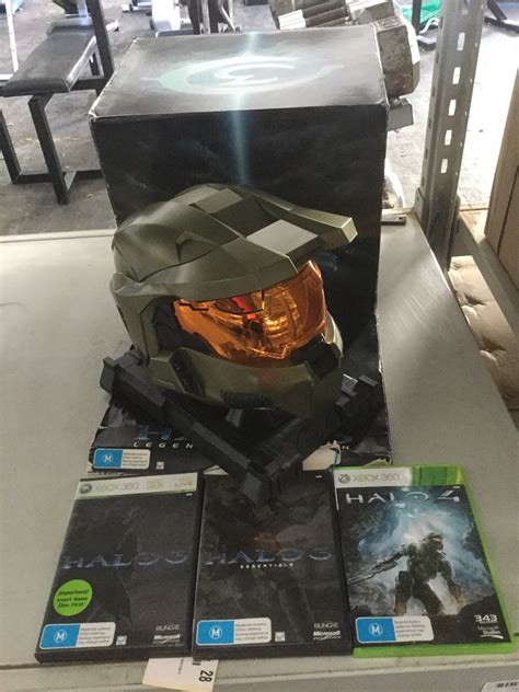 Halo 3 Legendary Edition Replica Master Chief Helmet Incl. Xbox 360 Games