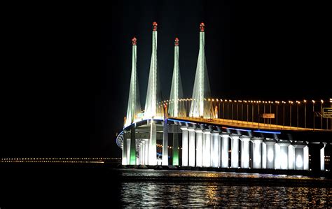 Lampu menyinari jambatan | Jambatan Kedua Pulau Pinang | Foto | Astro Awani