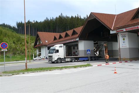 Czech police to reintroduce checks at border with Slovakia - The Slovak ...