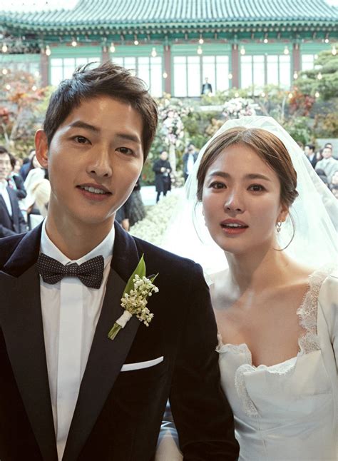 Song Joong Ki And Song Hye Kyo Release Gorgeous Wedding Photos | Soompi