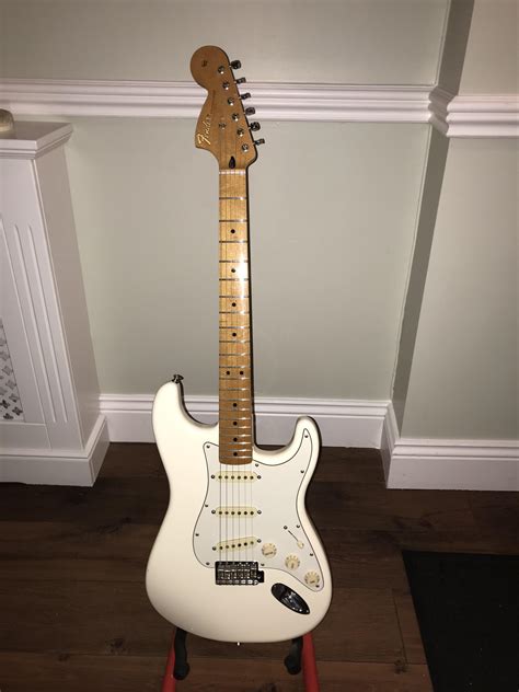 Just bought my new Fender Jimi Hendrix Stratocaster : r/jimihendrix