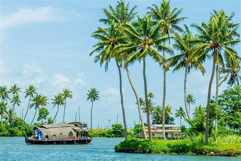 Sailing through the Alappuzha backwaters: A Travel Guide - OYO Hotels ...