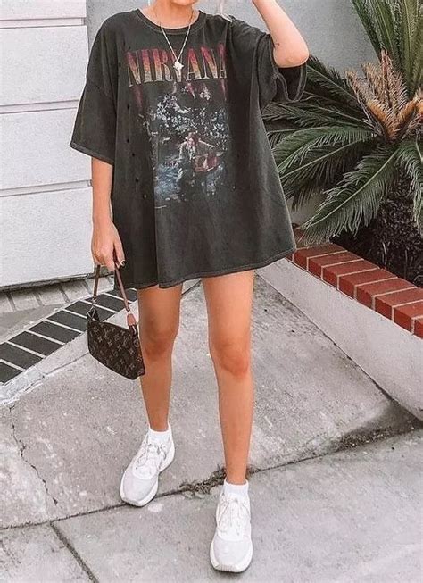 Aesthetic Oversized T Shirt Outfits - kereen-blogreactions