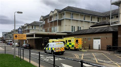 Royal Oldham Hospital: Lift engineer dies in 'tragic accident' - BBC News