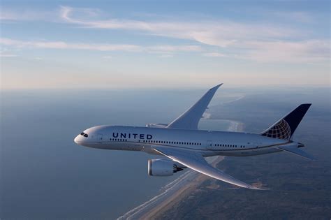 Boeing 787-8 Dreamliner of United Airlines Over Coast AircraftWallpaper 4012 | Aircraft ...