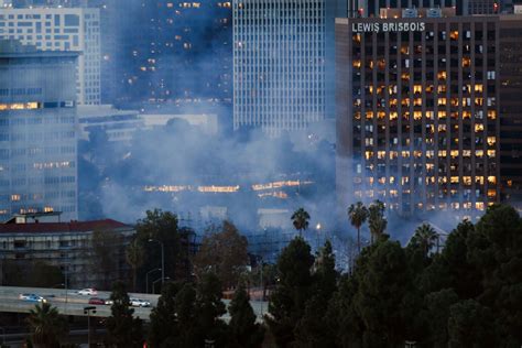 'Tower of fire' destroys L.A. apartment complex under construction ...