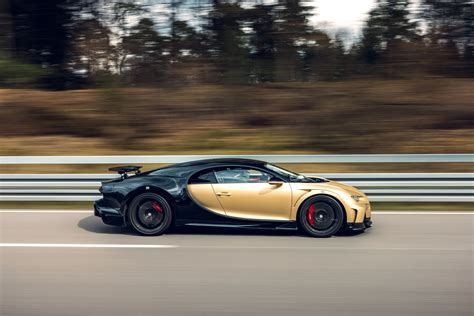 Photos: 2022 Bugatti Chiron Super Sport in New Colors - Gold and Black - GTspirit