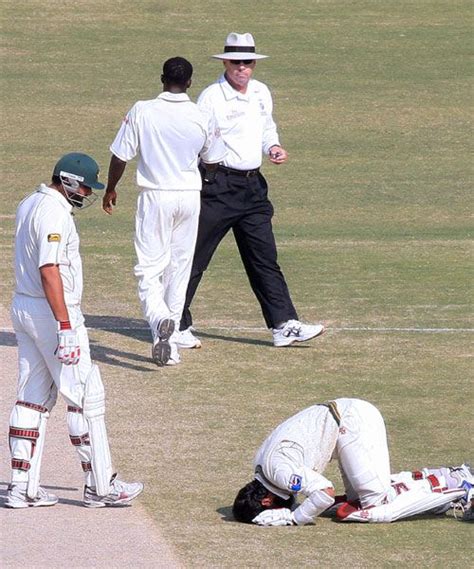 Mohammad Yousuf celebrates his hundred against the West Indies ...