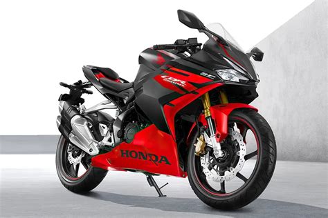 Unleashing Pure Power: Honda's New 2023 CBR 250RR SP Rivals the Yamaha R3 in Performance