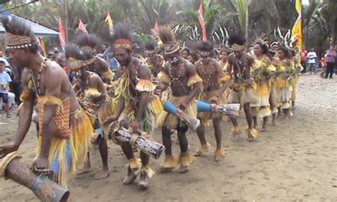 √ 9 Nama Tarian Papua Barat dan Penjelasannya