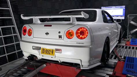 This Modified Nissan Skyline GT-R R34 Pulls Nearly 800 HP At The Dyno