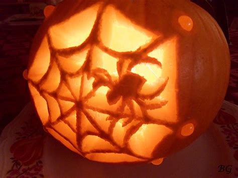 Pumpkin carving: Spider Web - Sculpture sur potiron: toile d'araignée | Pumpkin carving, Pumpkin ...