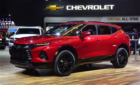 Driving the 2021 Chevy Blazer Has Its Pros and Cons