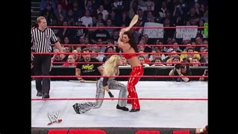 WWE Trish Stratus vs Victoria in a Hardcore Match - Videoclip.bg