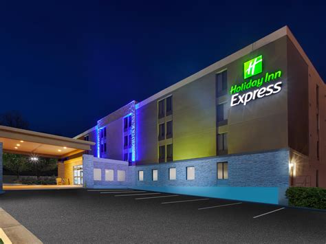 Holiday Inn Express Fairfax - Arlington Boulevard - Hotel Reviews & Photos