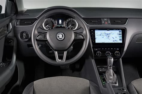 Skoda Octavia 3 Combi (2019-2020) характеристики и цена, фотографии и обзор