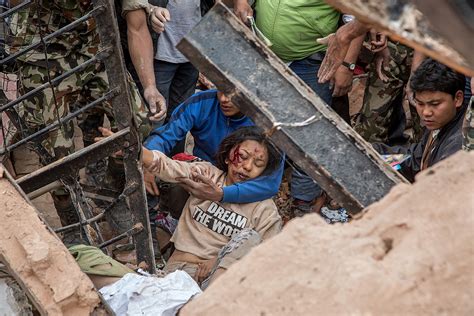 Nepal earthquake rescues: Survivors pulled out of rubble in Kathmandu and Bhaktapur [Graphic ...