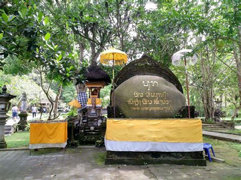 Tirta Empul Temple Bali, Indonesia - Entrance Fee & Dress Code