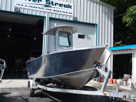 18'-6" Centre Console Challenger Aluminum Boat - by Silver Streak Boats