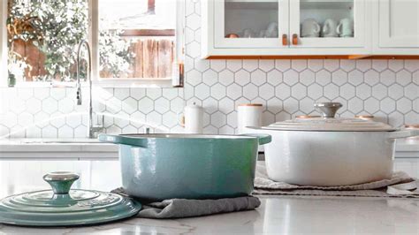 How to Clean Le Creuset Cookware the Proper Way - THE CROWN CHOICE