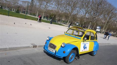 2CV Paris Tour ; Sightseeing tours by 2CV! The 2CV near The Eiffel Tower | 2CVParisTour.com