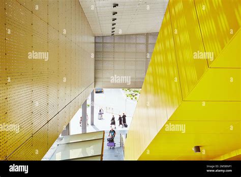 Melbourne Tullamarine Airport Terminal 4 Stock Photo - Alamy